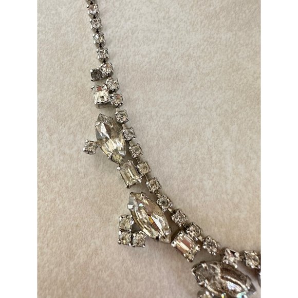 Vintage MCM 1950s silver tone clear round navettes glass rhinestones necklace - Picture 3 of 7